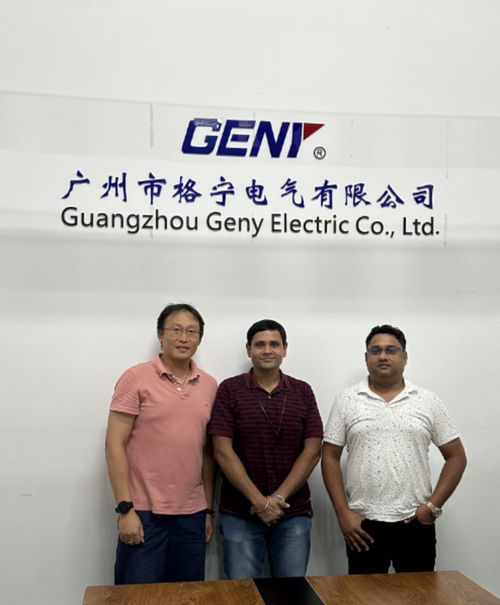 Последние новости компании о Компания GENY Electric Co., Ltd. приняла индийского клиента для приема и обучения оборудованию для калибровки электрических счетчиков